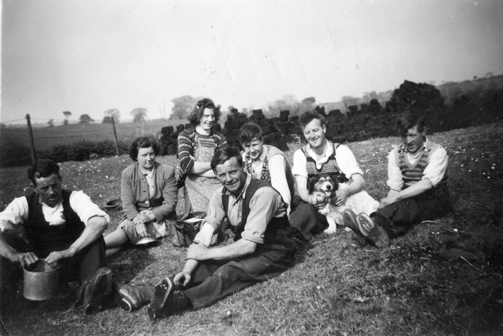 1950s Paddy Murray with bucket Cissy McHugh & Thomas in front Mam at back Matt Kearney John Fall Peader Murphy from Fintan Byrne 24 11 18 sm 20